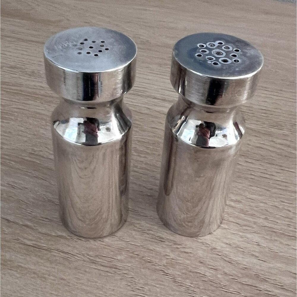 Felix Fréres Modelé Deposé Toulouse France Set Of Salt & Pepper Shakers